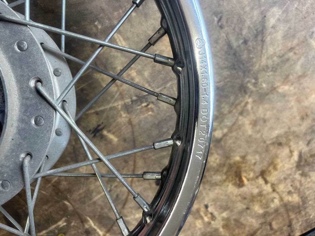 2.75-14 タイヤホイール　カブAA04 JA10 AA08 JA43 カブ