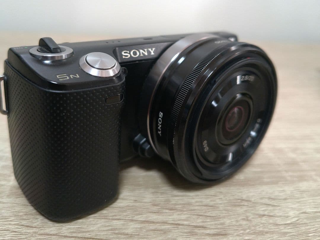SONY E 2.8/20 単焦点レンズ カメラボディはオマケでお付けします