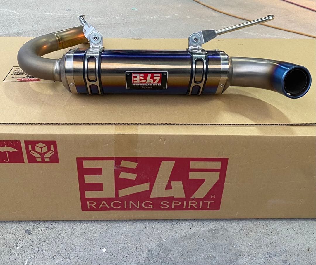 R35　送料込　ヨシムラ　マフラー　チタン製　車検適合　ジムニー　ブルー