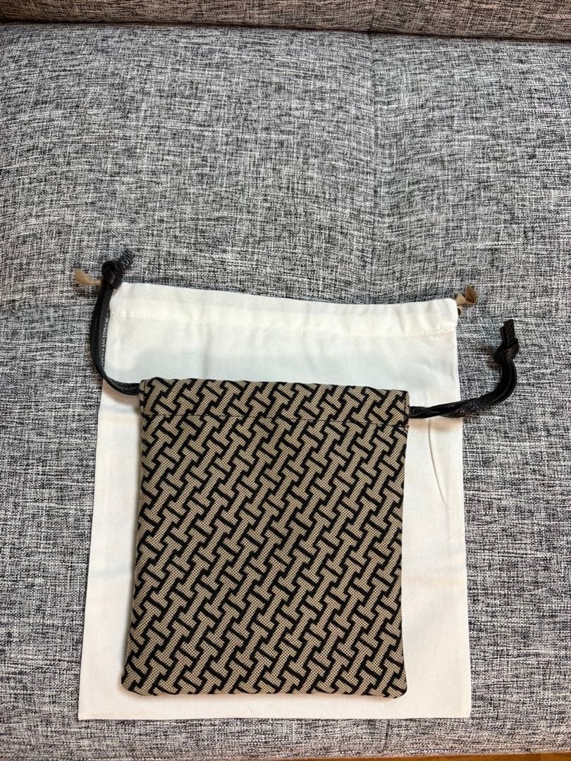 IACUCCI イアクッチ モノグランマ ポーチ