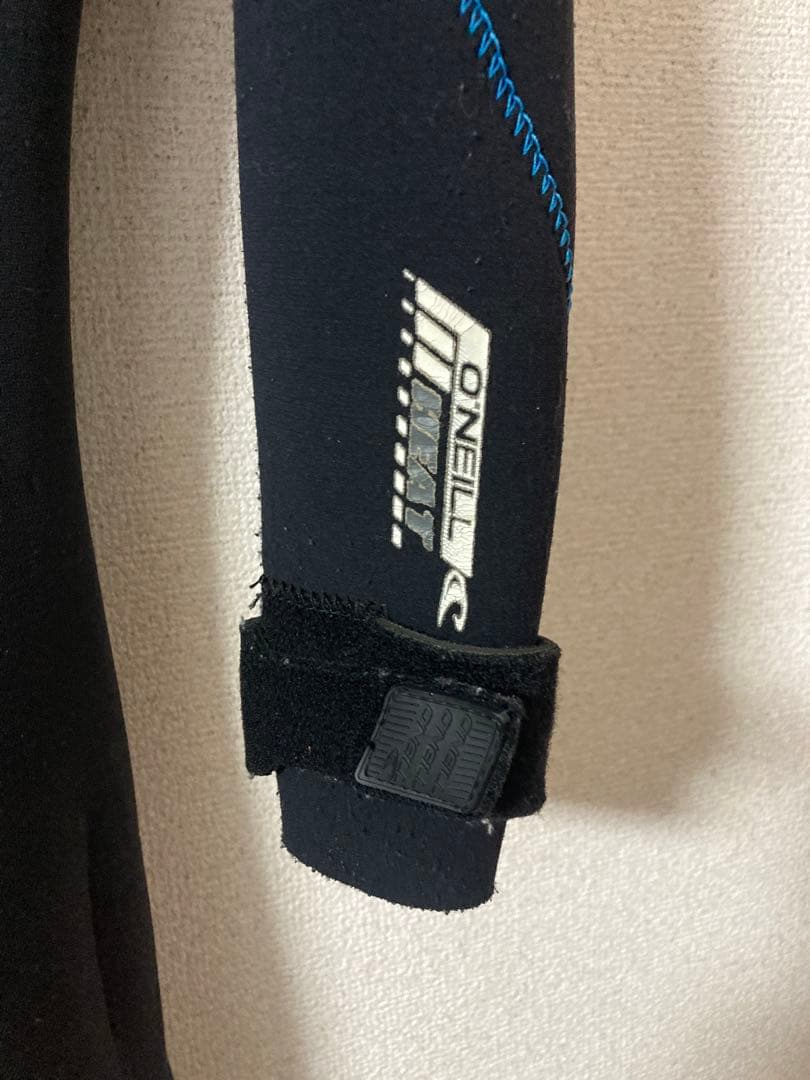 O'NEILlオニ-ルドライス-ツ　ネックエントリー　3ミリ 浸水は有りません。