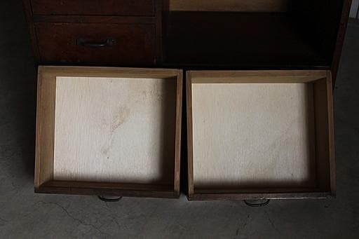 雰囲気の良い古い木製の引き出し7杯　書類棚　収納　古家具　古民家　アンティーク