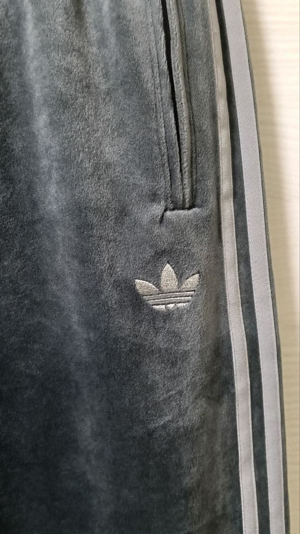adidas ファイヤーバード ベロア トラックパンツ ダークグレー 2XS