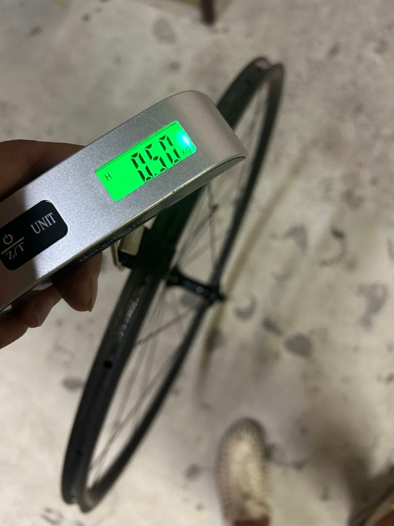 鬼軽な0.50g！【カーボンホイール前輪】スポーク外れ品