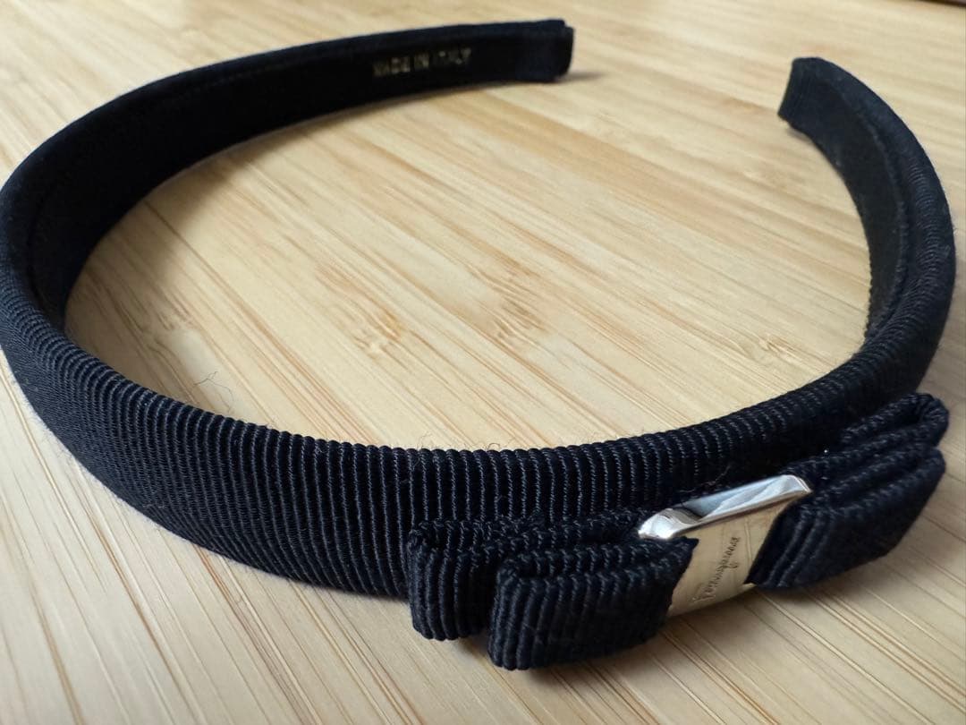 Ferragamo リボン付き黒カチューシャ