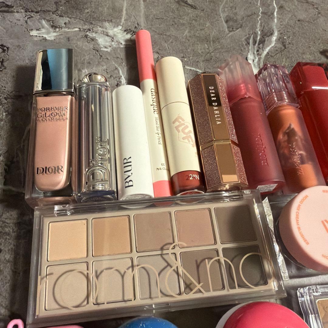 Dior ウォンジョンヨ ペリペラ デイジーク ロムアンド コスメ AMUSE