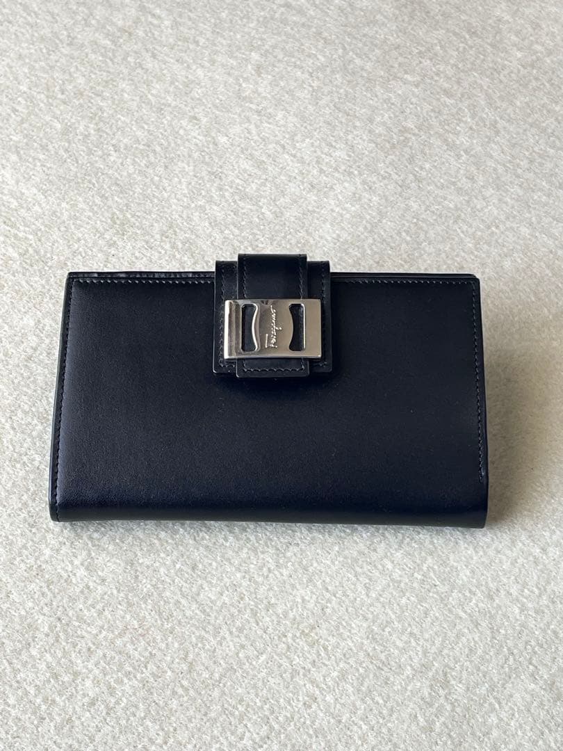 2月5日迄限定価格　新品　フェラガモ　財布
