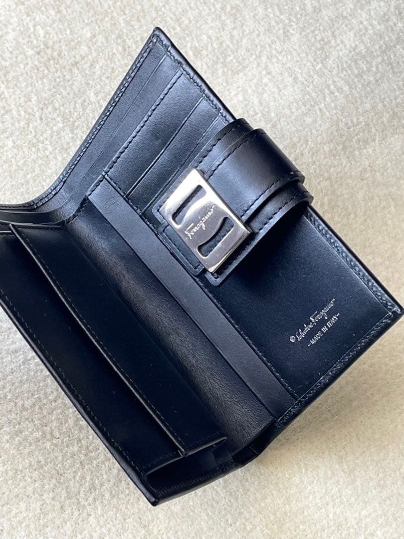 2月5日迄限定価格　新品　フェラガモ　財布