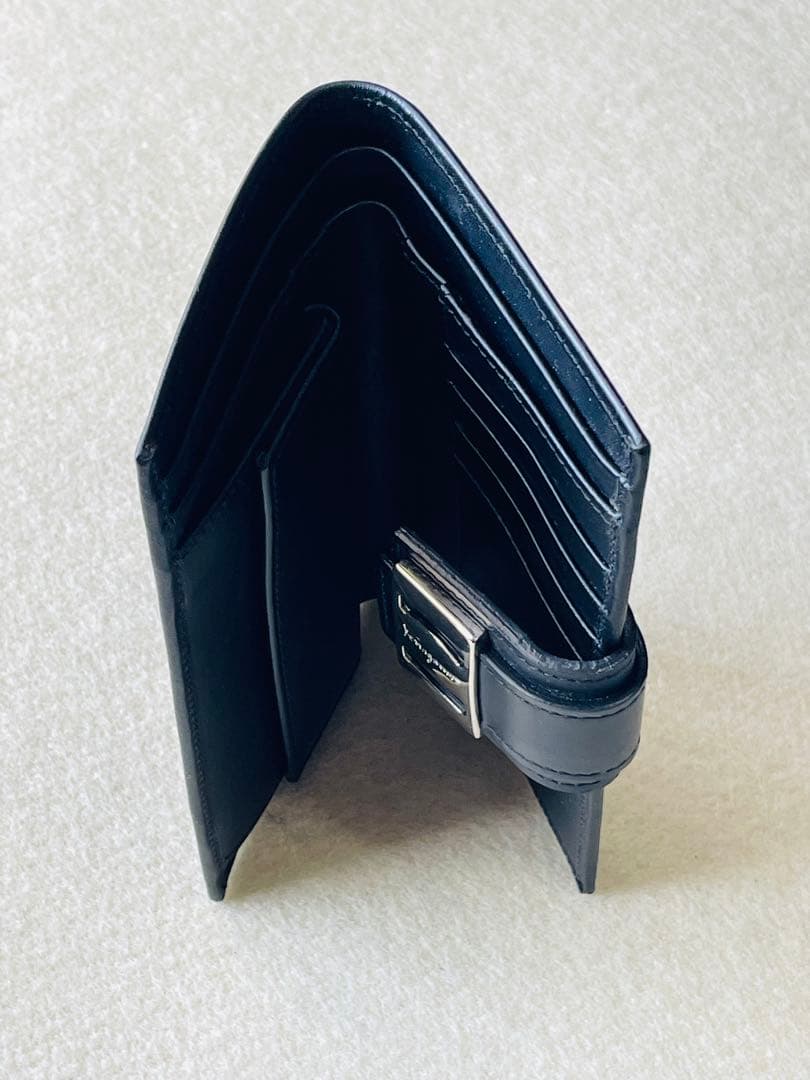 2月5日迄限定価格　新品　フェラガモ　財布