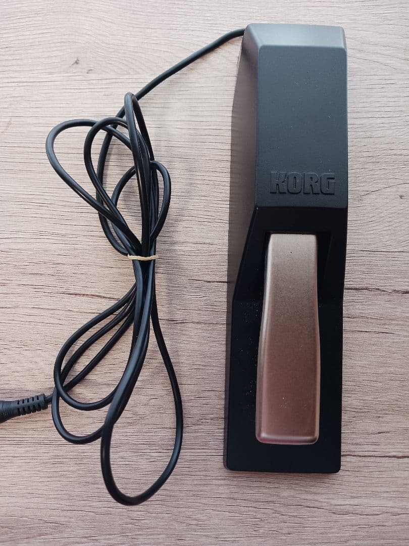 【美品】 KORG EK-50 61鍵電子キーボード、フットペダル
