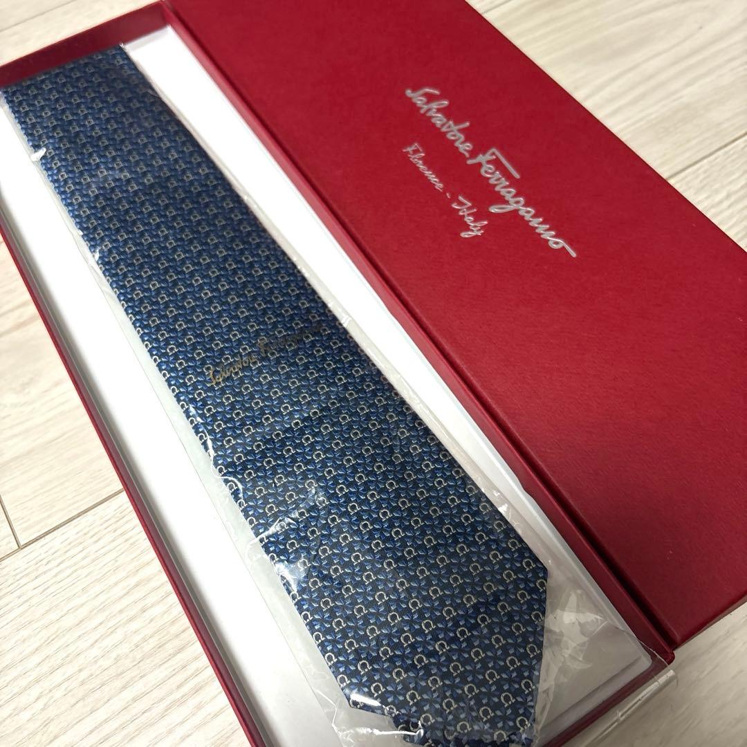 【新品未使用箱付き】フェラガモネクタイ