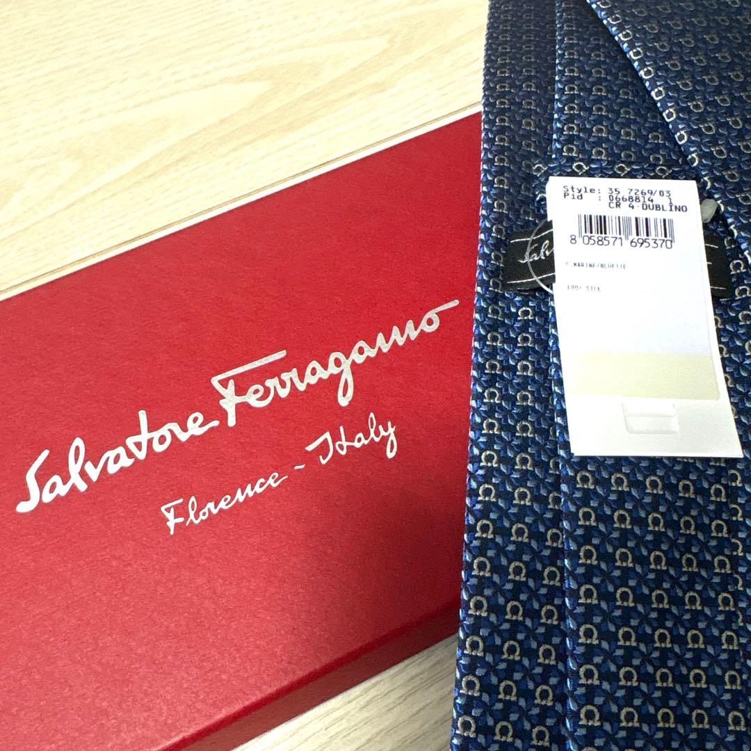 【新品未使用箱付き】フェラガモネクタイ