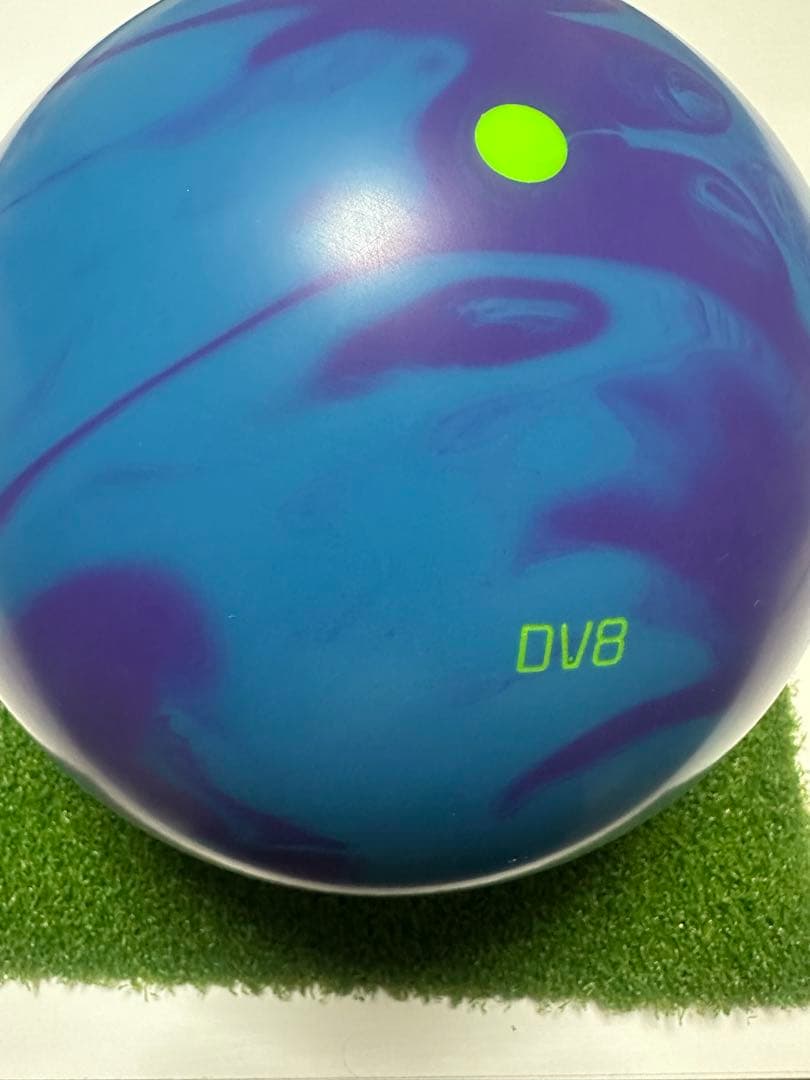 DV8 Chill ボウリングボール