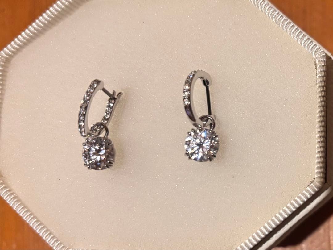 ★スワロフスキー　Millenia ドロップピアス