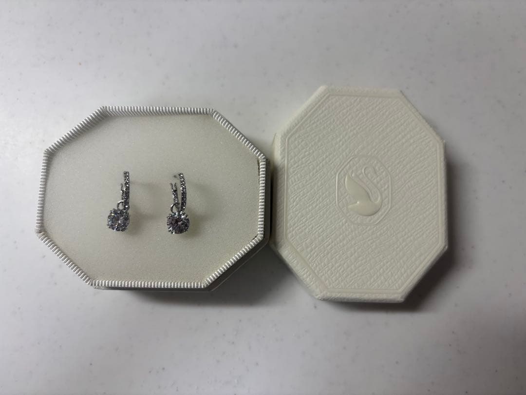 ★スワロフスキー　Millenia ドロップピアス