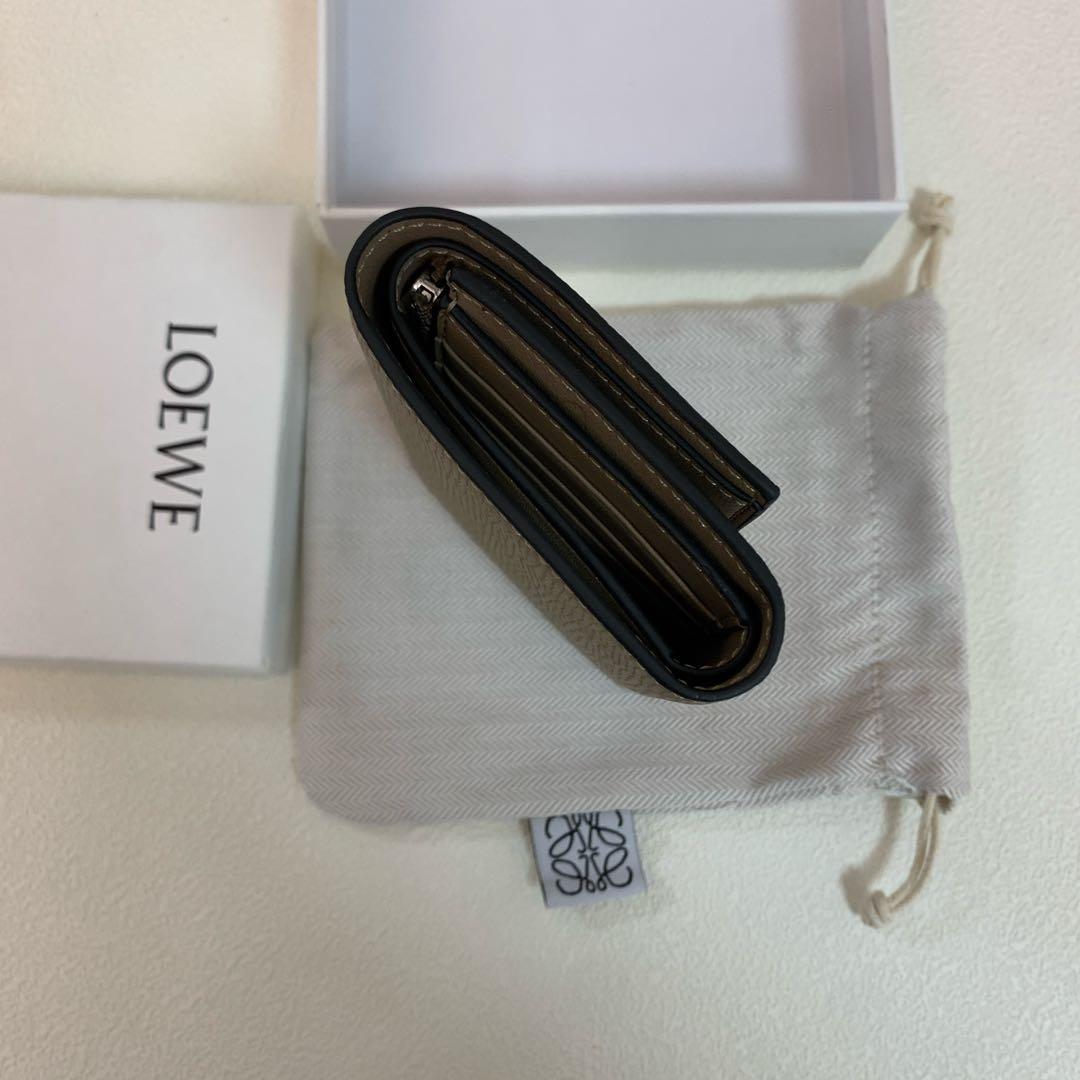 LOEWE ベージュ 三つ折り財布