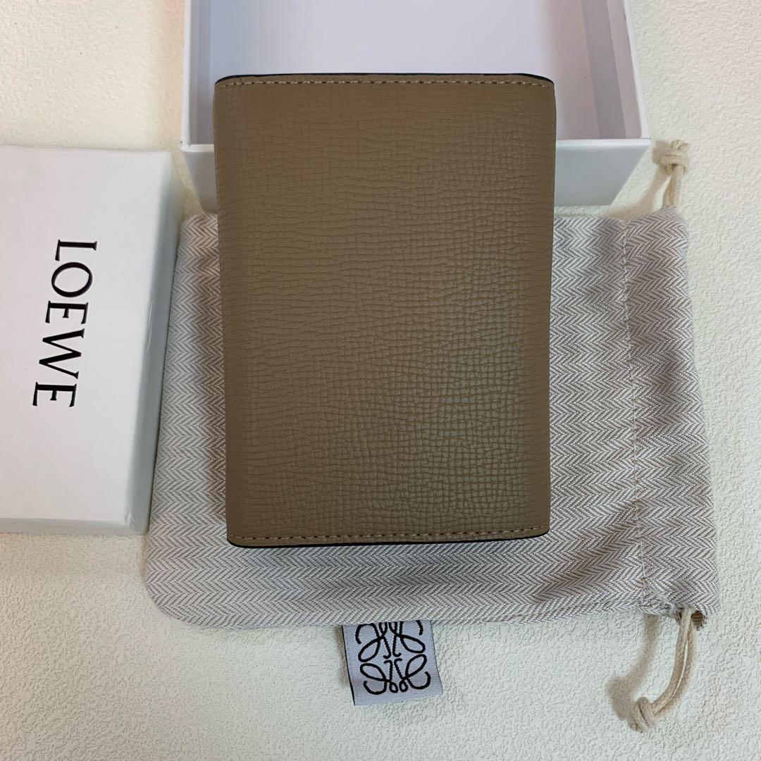 LOEWE ベージュ 三つ折り財布