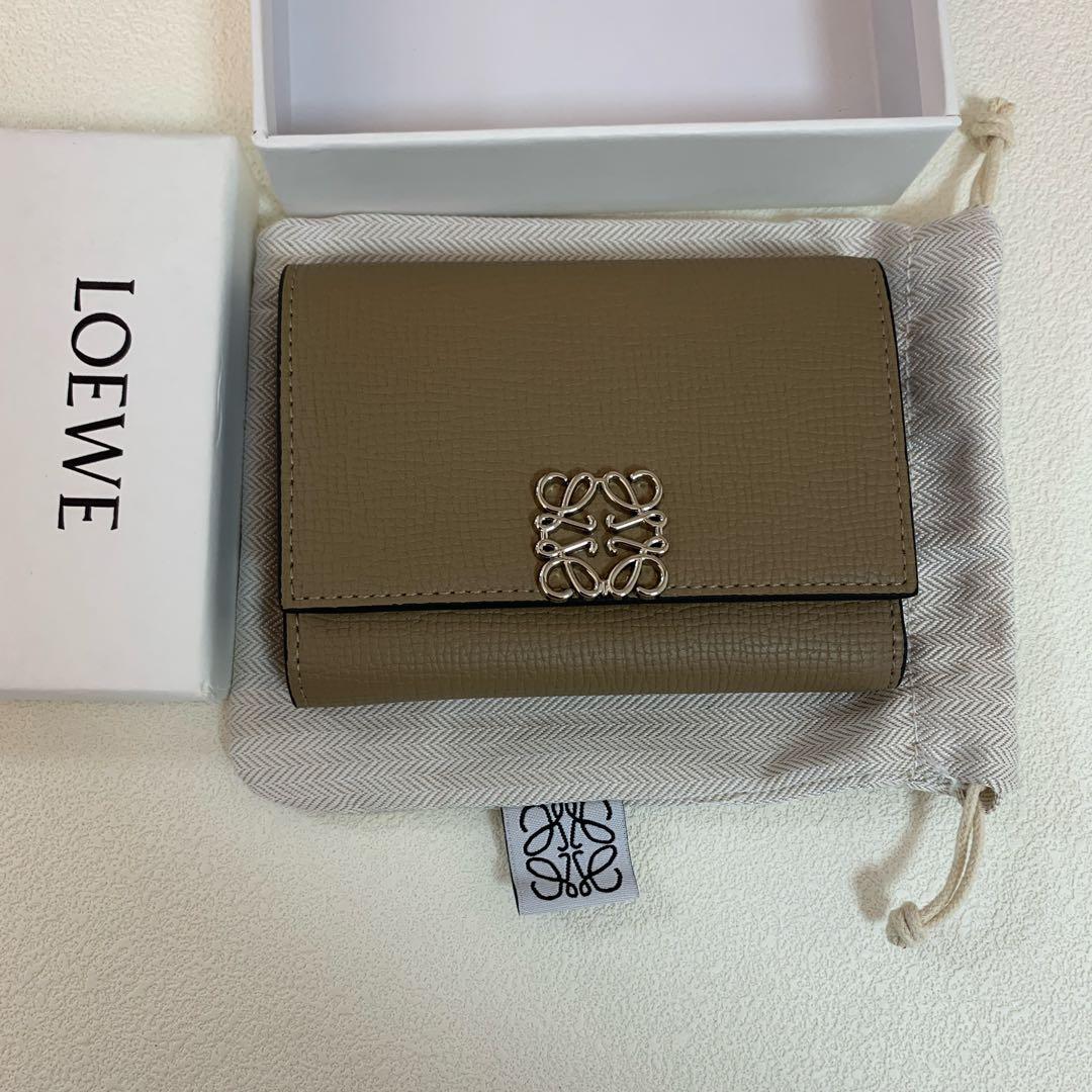 LOEWE ベージュ 三つ折り財布