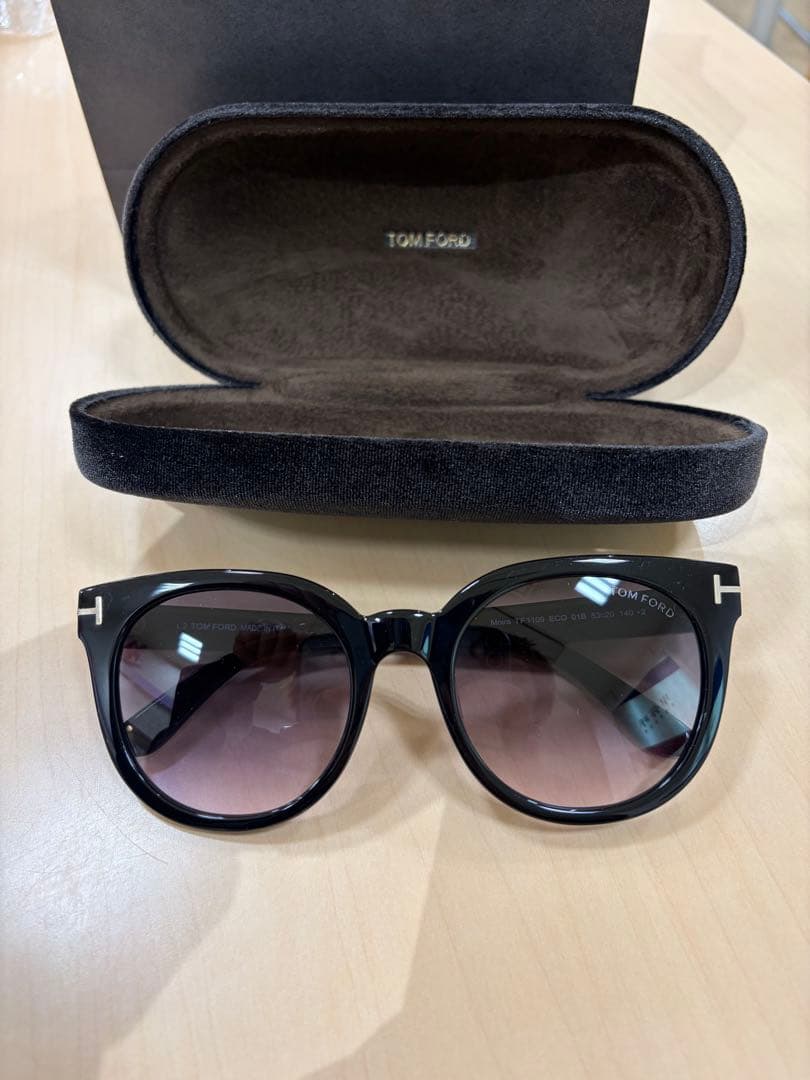 TOM FORD Moira TF1109 ブラックサングラス
