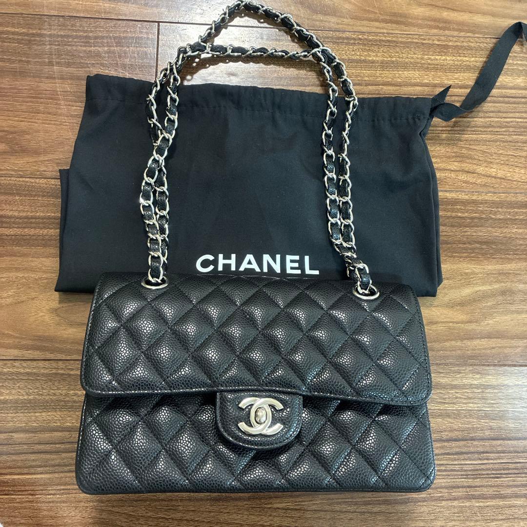 ブラック キルティング　ショルダーバッグ　ノベルティ　レアなシルバー金具