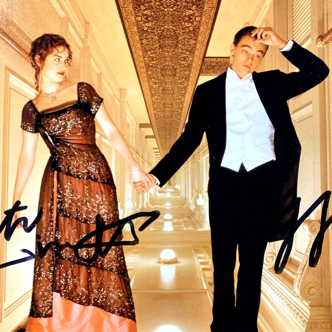 レオナルド・ディカプリオとケイト・ウィンスレット直筆サイン入り大型写真