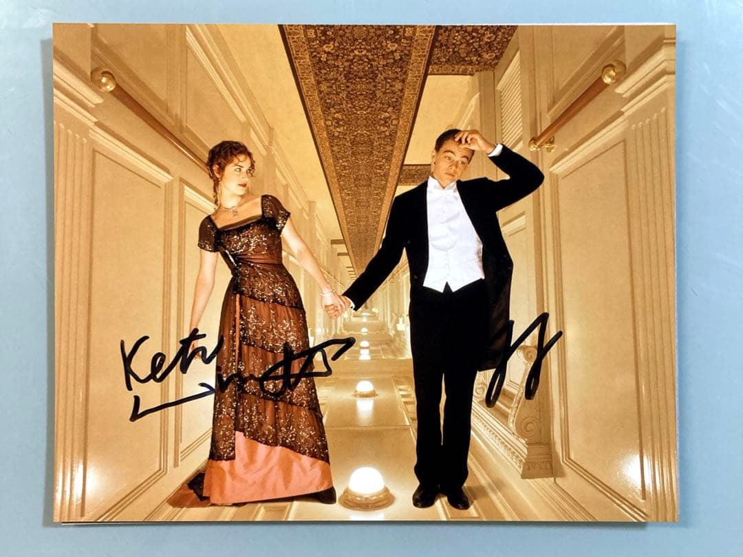 レオナルド・ディカプリオとケイト・ウィンスレット直筆サイン入り大型写真