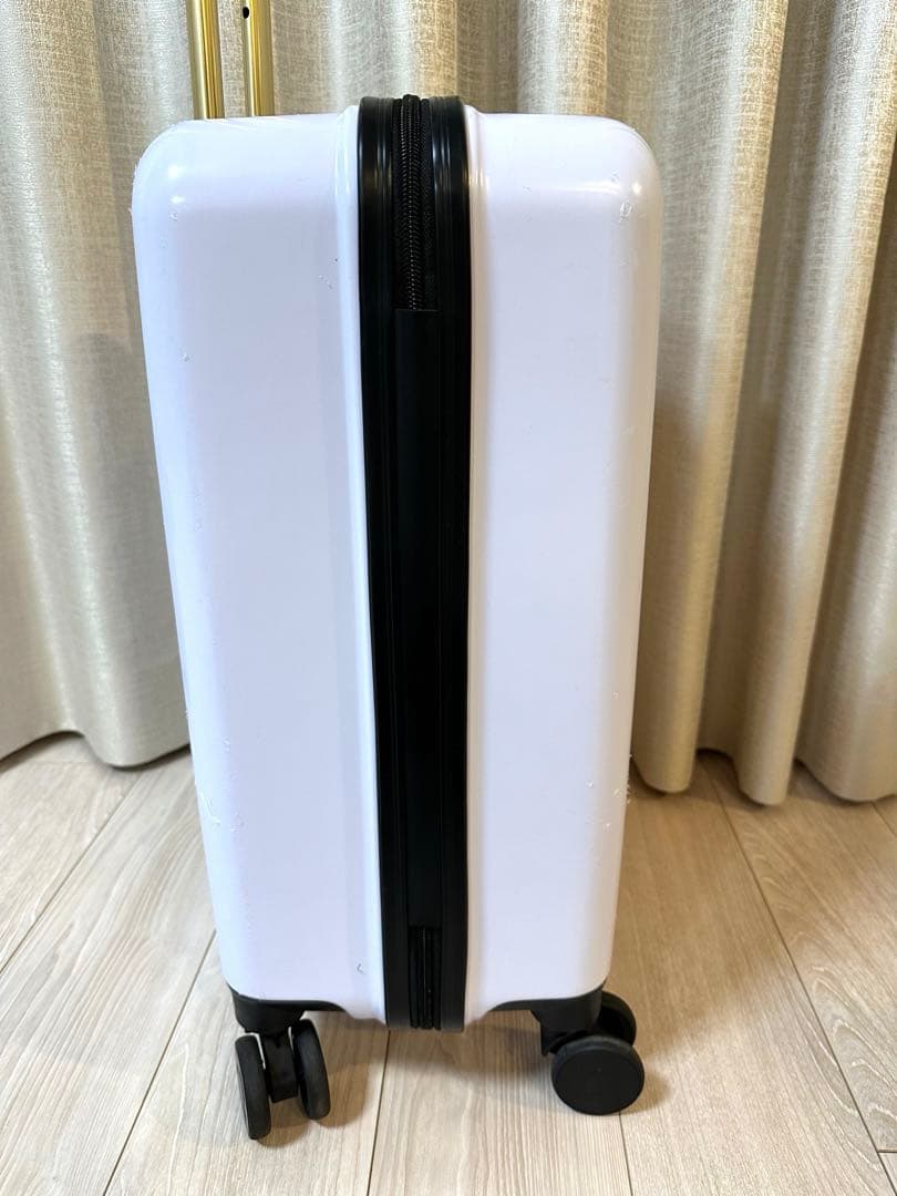 ディズニーストア　ミッキーマウス キャリーケース 送料込み匿名配送