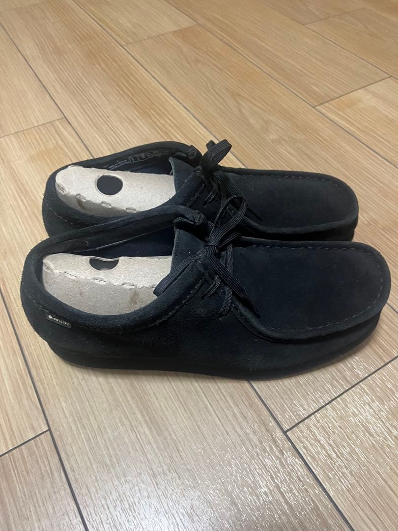 シュプリーム クラークス Supreme x Clarks Wallabee