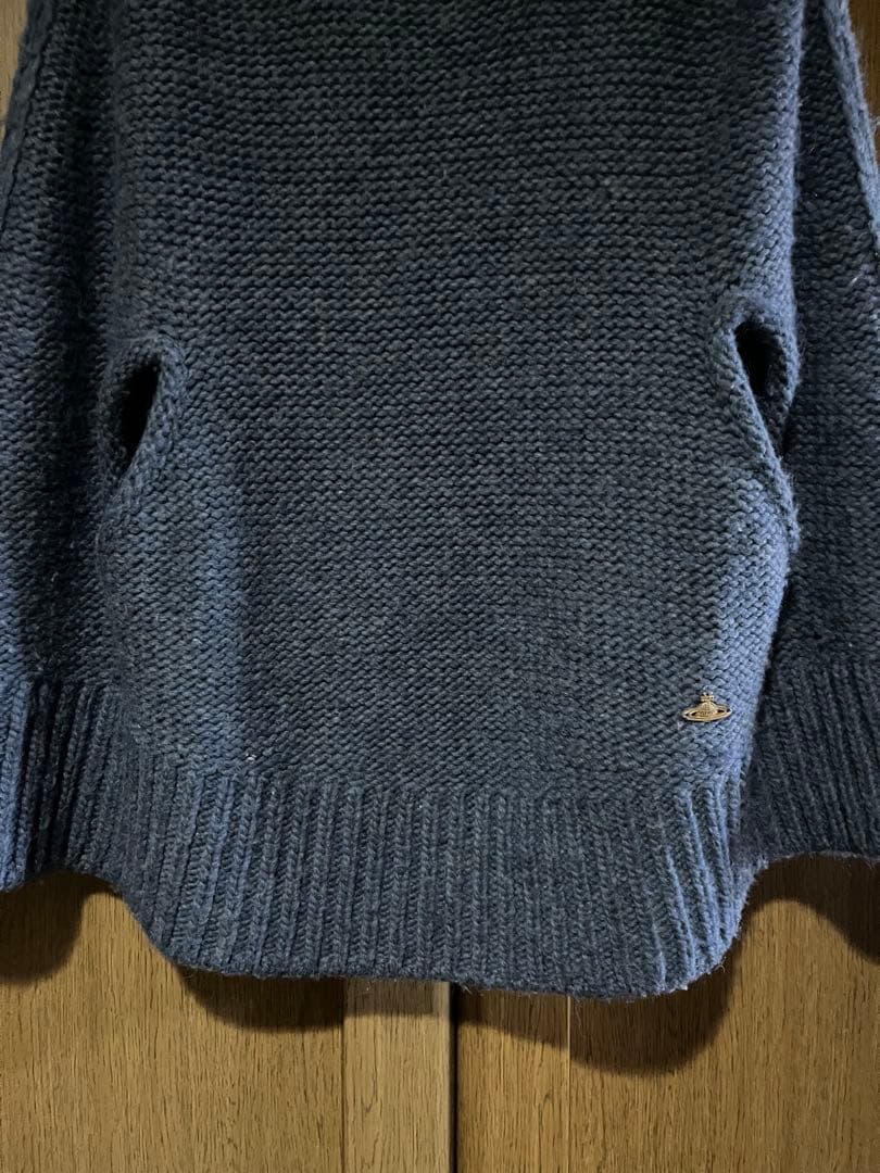 ヴィヴィアン　ハイネック　ポンチョニット