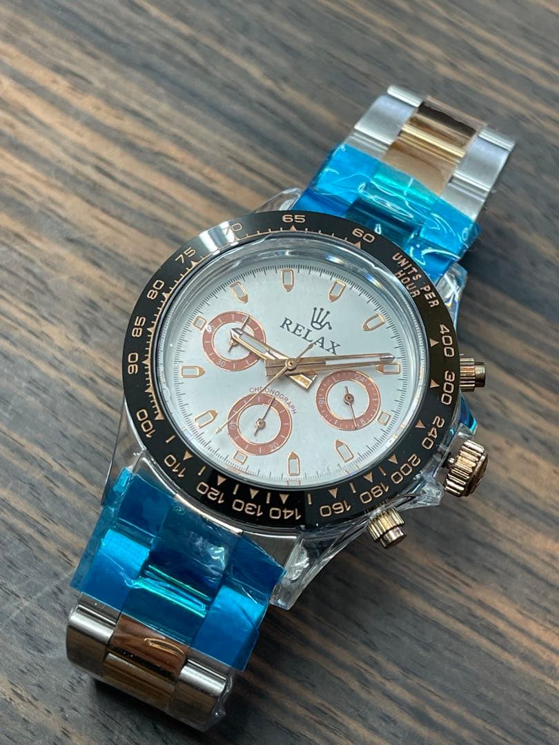 RELAX クロノグラフ 腕時計 ビンテージタイプ　ホワイト/ゴールド　文字盤