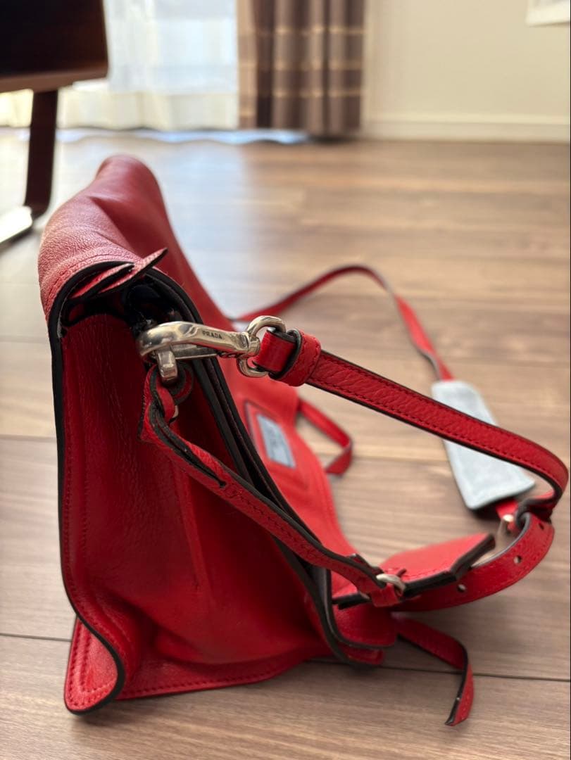 最終値下げPRADA レッド ショルダーバッグ