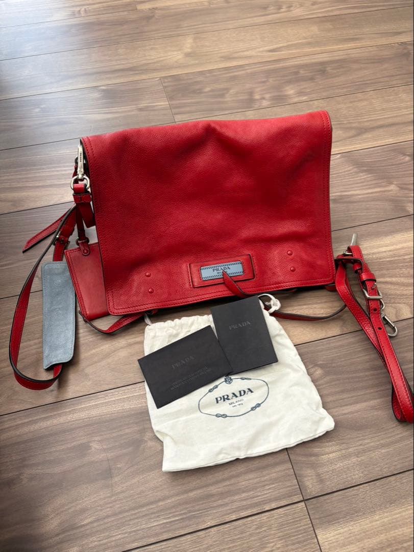 最終値下げPRADA レッド ショルダーバッグ