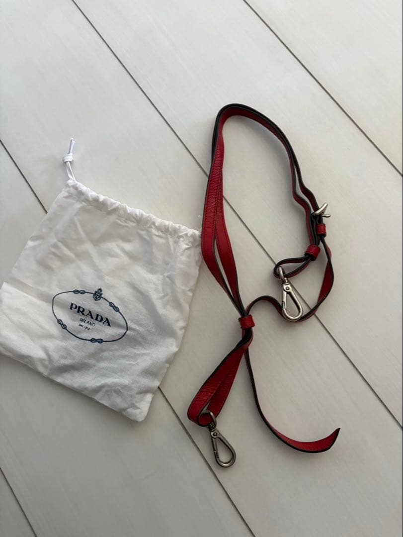 最終値下げPRADA レッド ショルダーバッグ