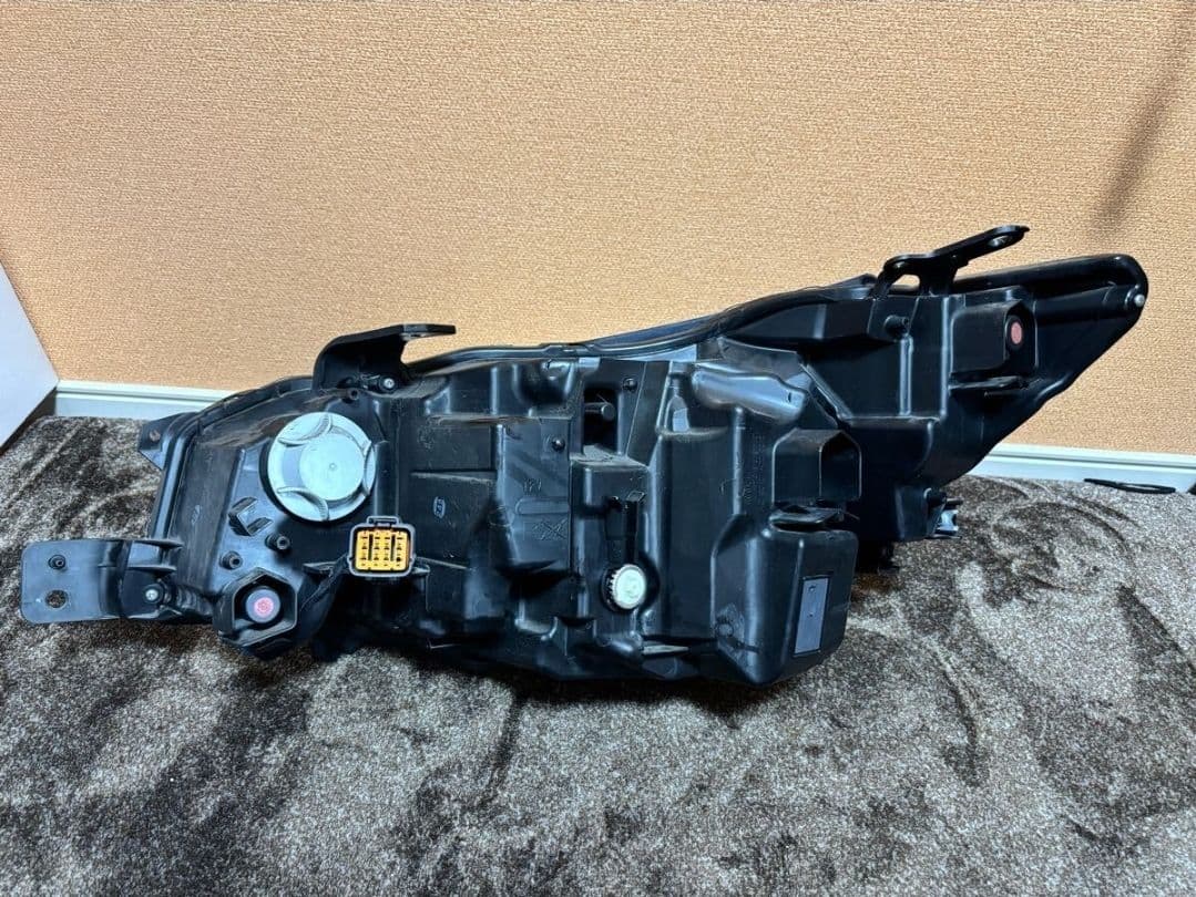 美品 レヴォーグ VN5 純正 ヘッドライト 左右LED