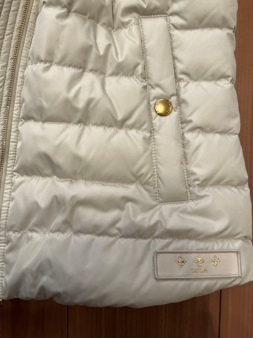値下げ★美品★ TATRAS ダウンベスト　クリーム色