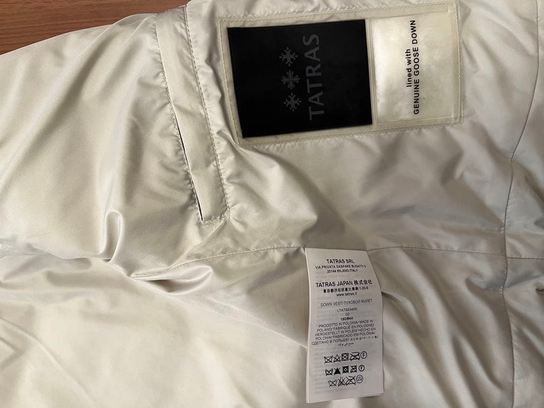 値下げ★美品★ TATRAS ダウンベスト　クリーム色