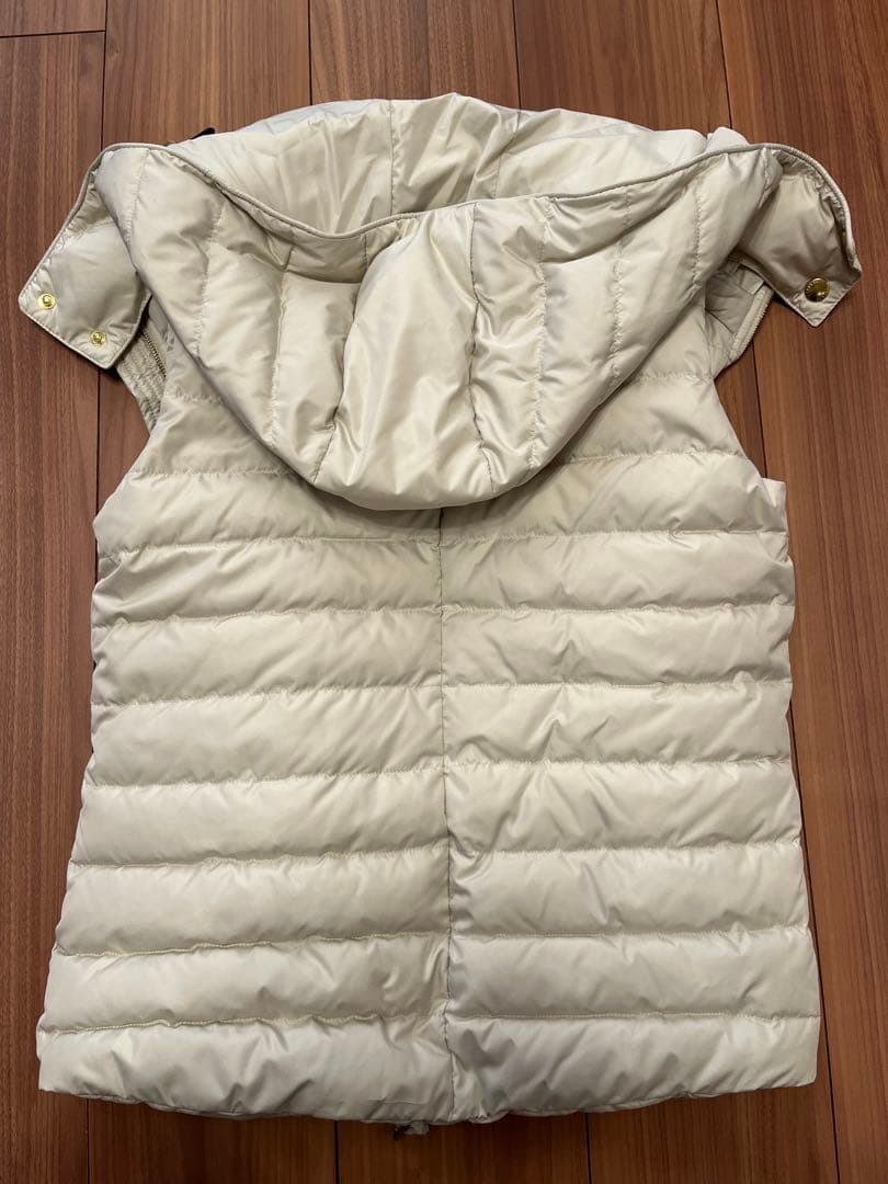 値下げ★美品★ TATRAS ダウンベスト　クリーム色