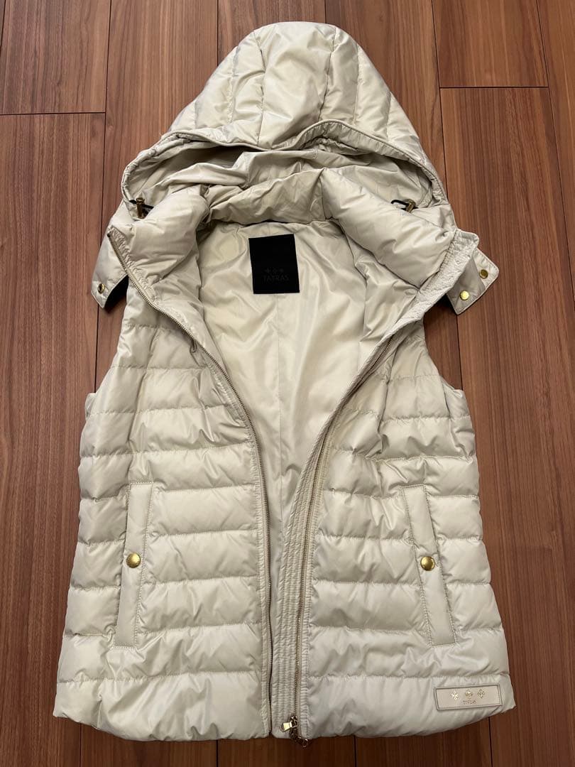 値下げ★美品★ TATRAS ダウンベスト　クリーム色