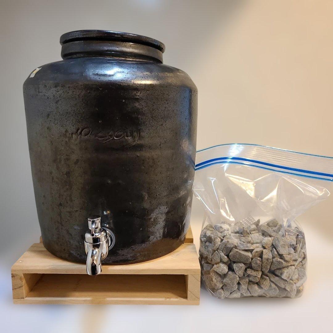 『きららの石』を練り込んだ　素焼きの瓶　7リットル(きららの石1.4kg付き)