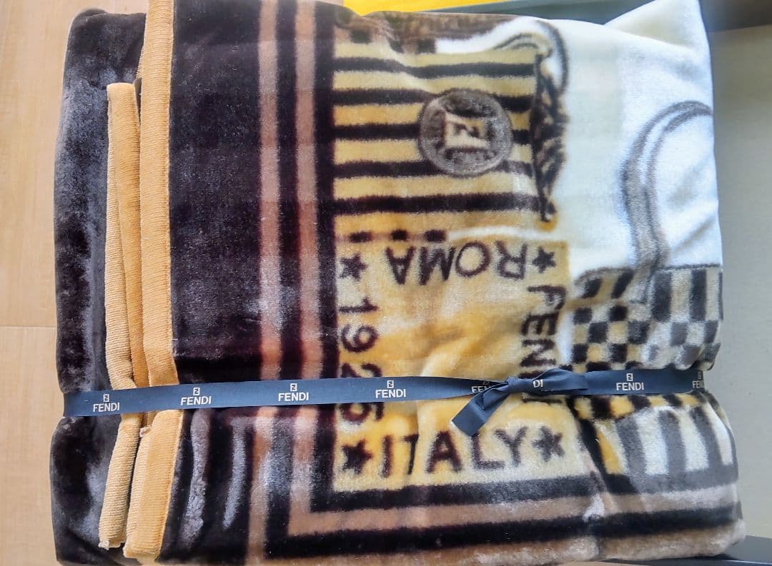 FENDI　フェンディ　ニューマイヤー　ハーフ毛布　未使用新品箱付