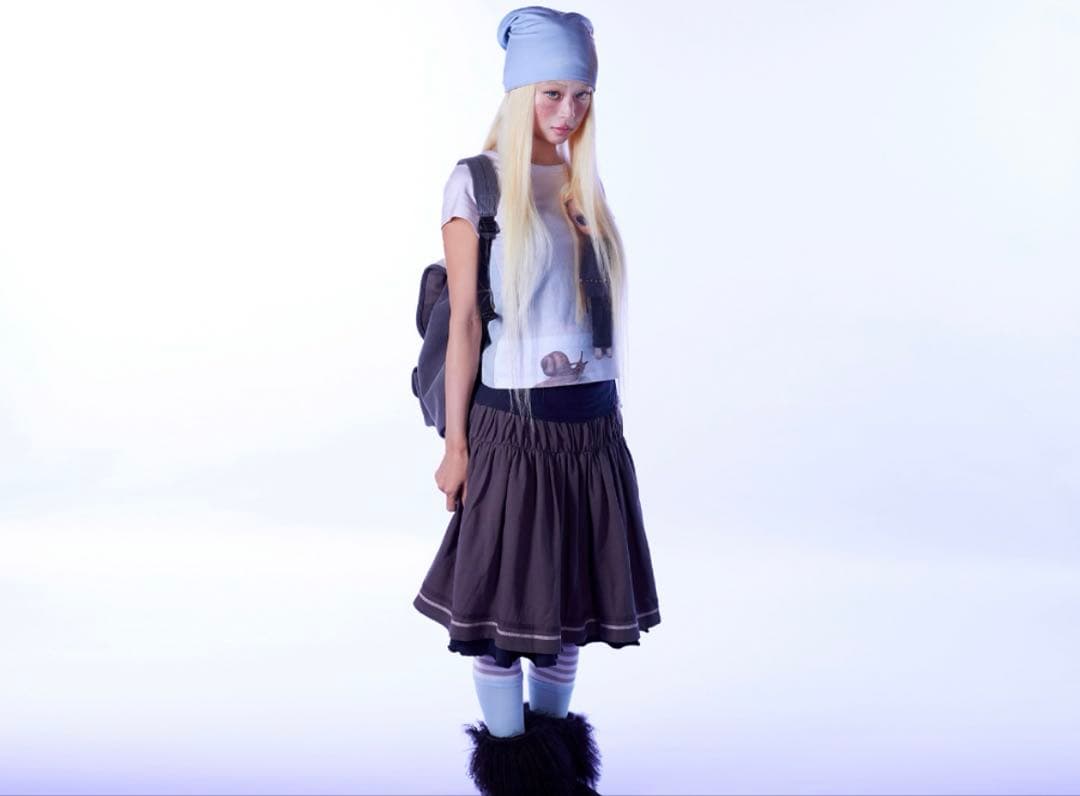 トップス COYSEIO X BLYTHE GRAPHIC T-SHIRT