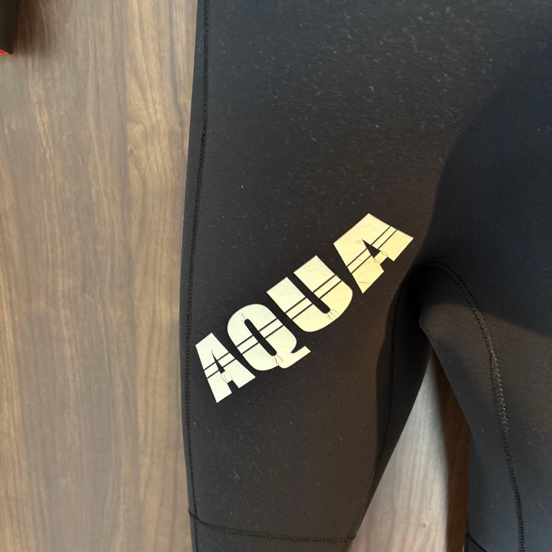 美品高級セミドライウェットスーツ5mm　AQUA ハンガー付