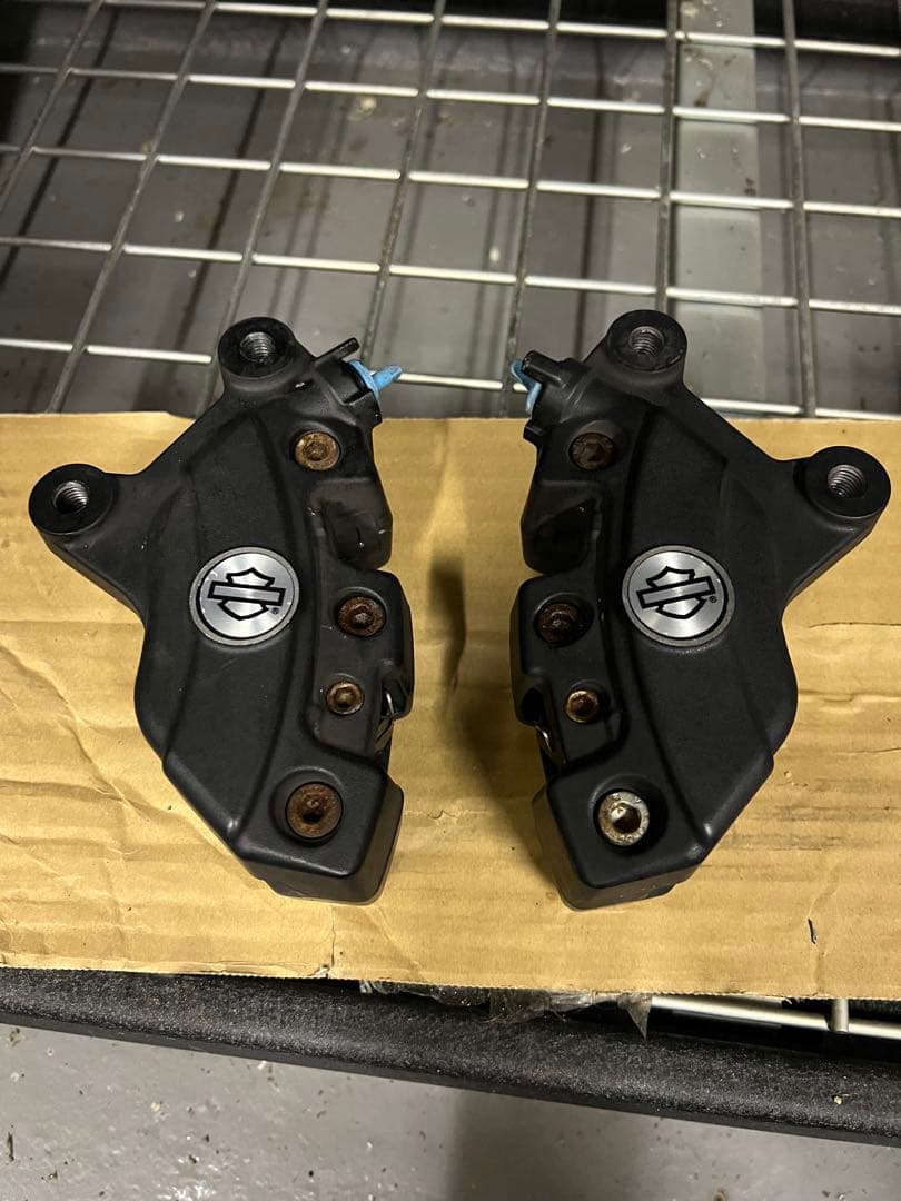 ハーレー　ツーリング　ブレーキキャリパー