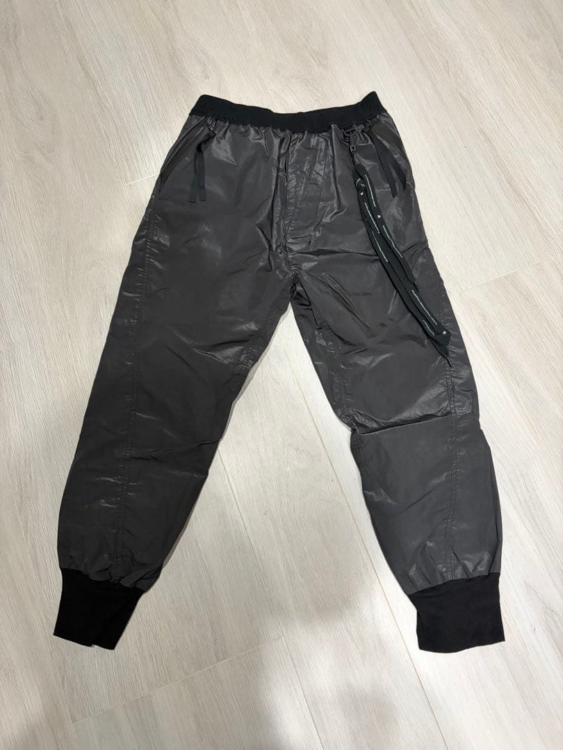 NILøS ニルズ　ブライトタフタ　トラックパンツ