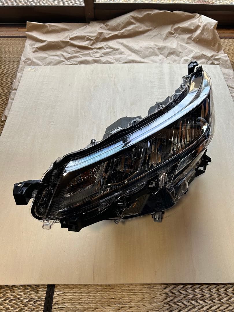 【新品】トヨタ ノア 90系 左ヘッドライト