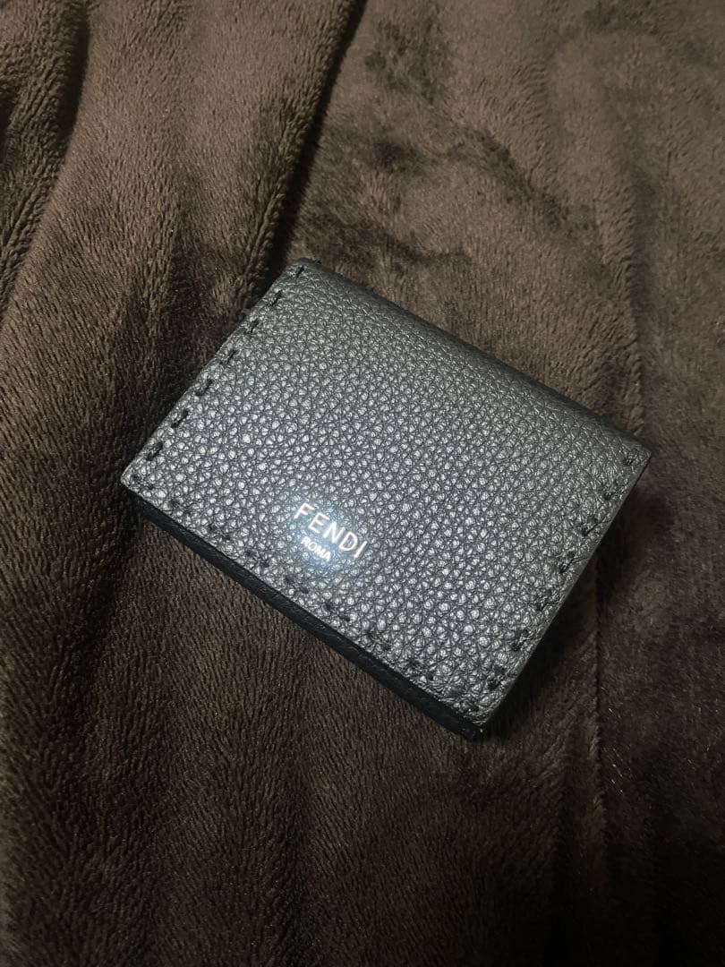 FENDI セレリア 三つ折り財布　小銭入れつき