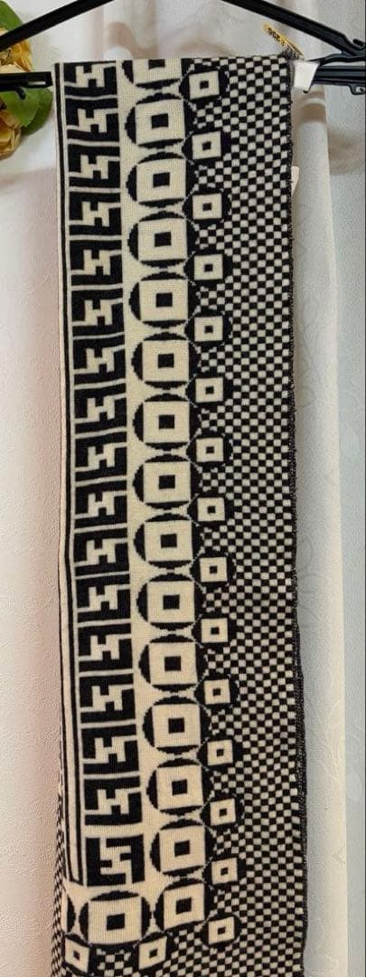 FENDIフェンディ ストールマフラー ズッカ柄 黒白極暖大判リバーシブル　伊製