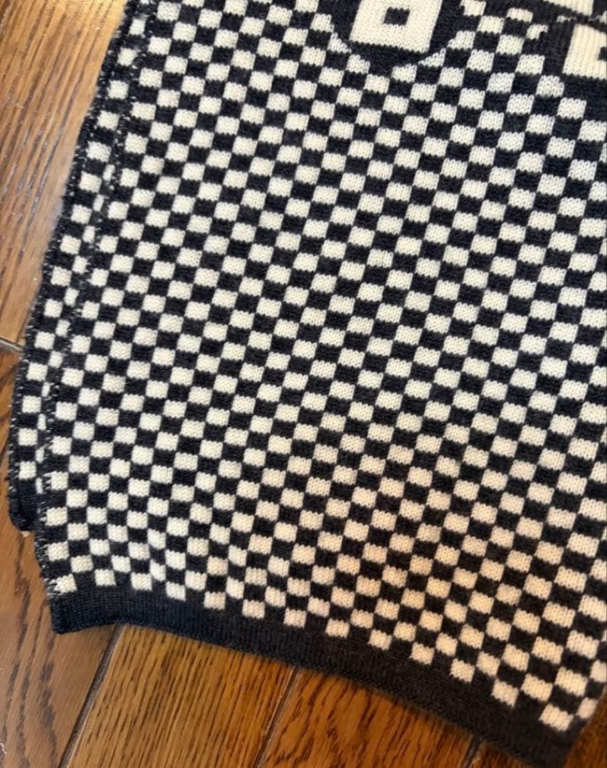 FENDIフェンディ ストールマフラー ズッカ柄 黒白極暖大判リバーシブル　伊製