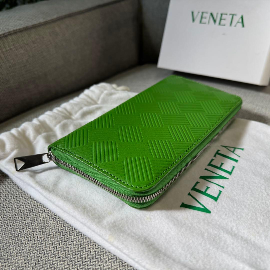 ボッテガ ヴェネタ デボスイントレチャート ラウンドファスナー 長財布 グリーン