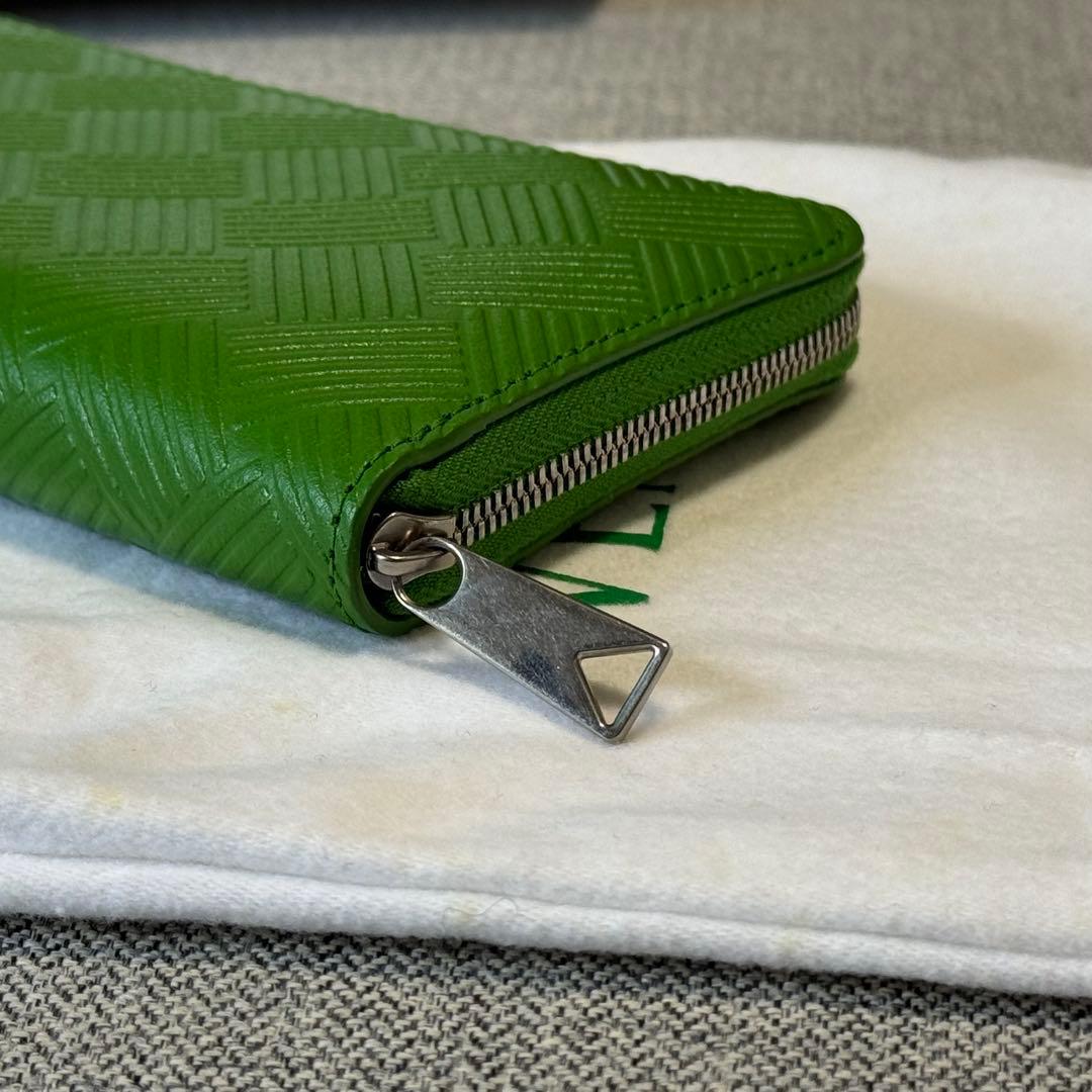 ボッテガ ヴェネタ デボスイントレチャート ラウンドファスナー 長財布 グリーン